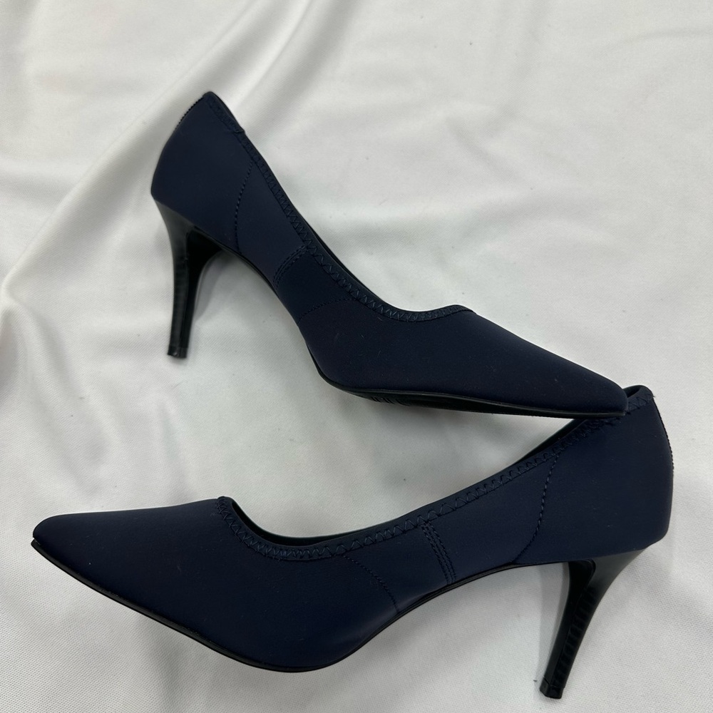 Simply Vera Wang Pumps - Picture 2 of 8